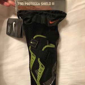 Nike T90 Protegga Shield III Shin Guards-Adult/S